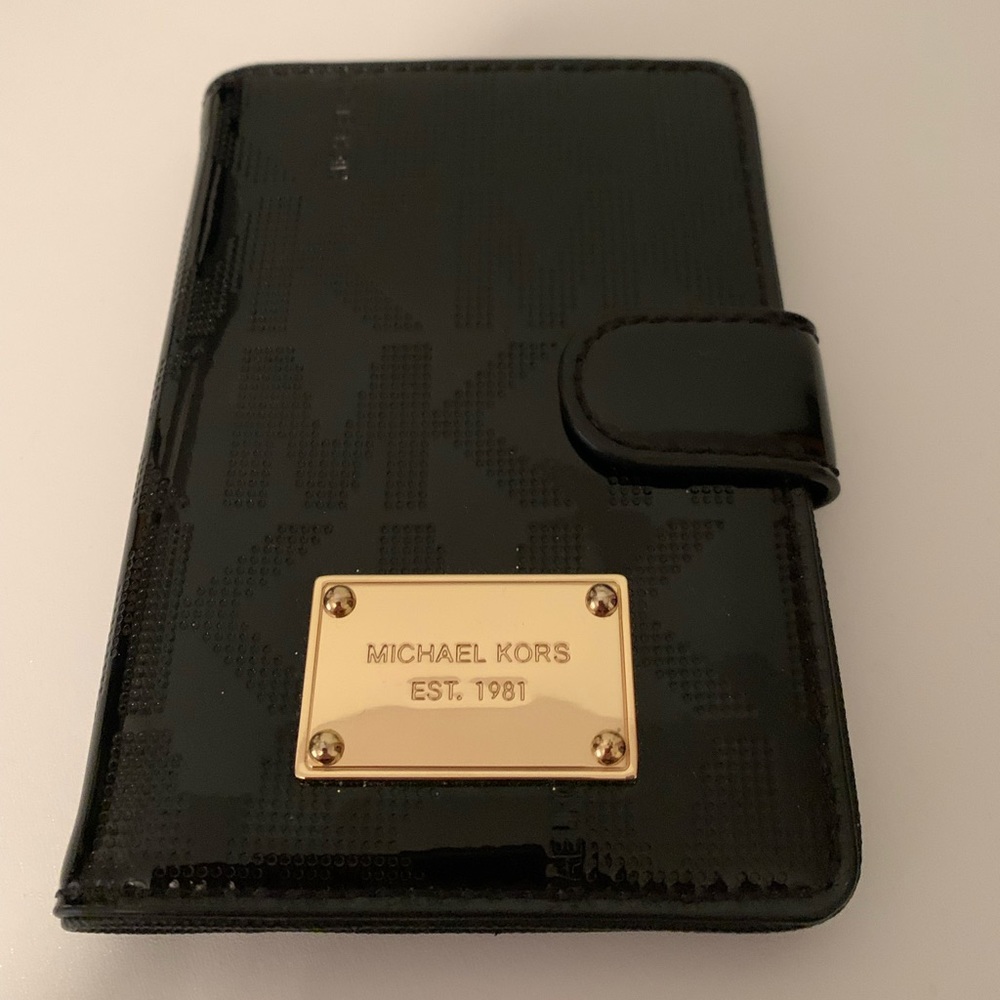 Michael Kors passport cover♥️!